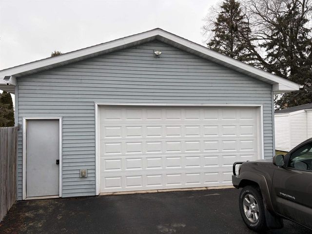 432 W 11th Avenue, Oshkosh, WI 54902