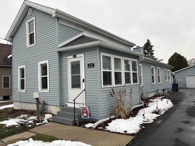 432 W 11th Avenue, Oshkosh, WI 54902
