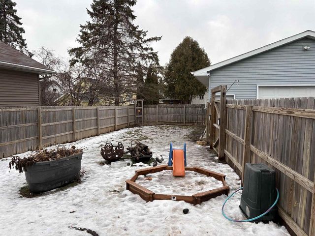 432 W 11th Avenue, Oshkosh, WI 54902