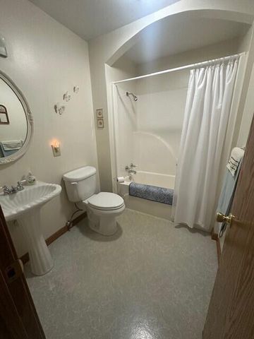 909 Creamery Road, West Plains, MO 65775