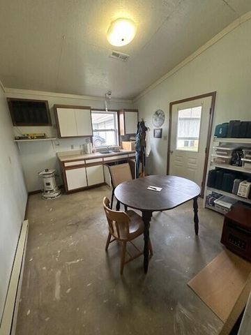 909 Creamery Road, West Plains, MO 65775