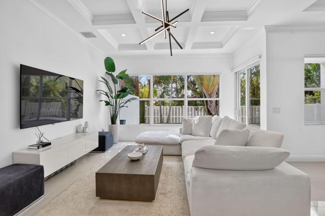 500 NE Wavecrest Way, Boca Raton, FL 33432