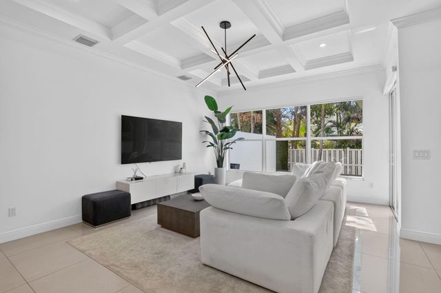 500 NE Wavecrest Way, Boca Raton, FL 33432