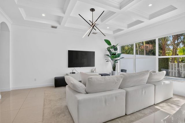 500 NE Wavecrest Way, Boca Raton, FL 33432