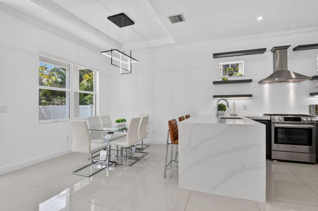 500 NE Wavecrest Way, Boca Raton, FL 33432
