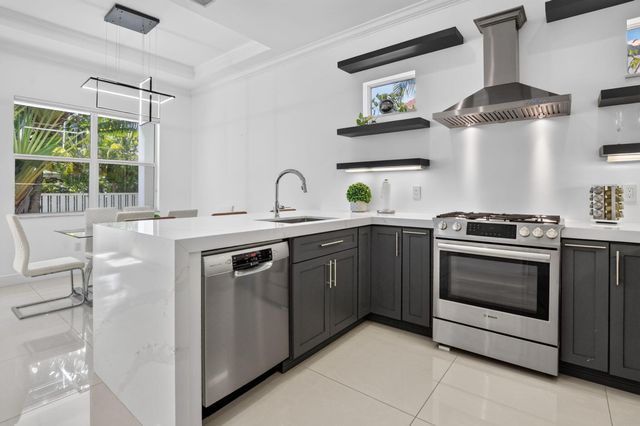 500 NE Wavecrest Way, Boca Raton, FL 33432