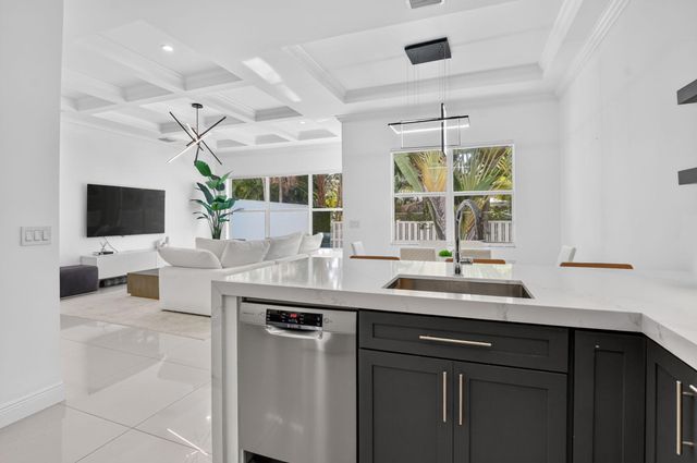 500 NE Wavecrest Way, Boca Raton, FL 33432