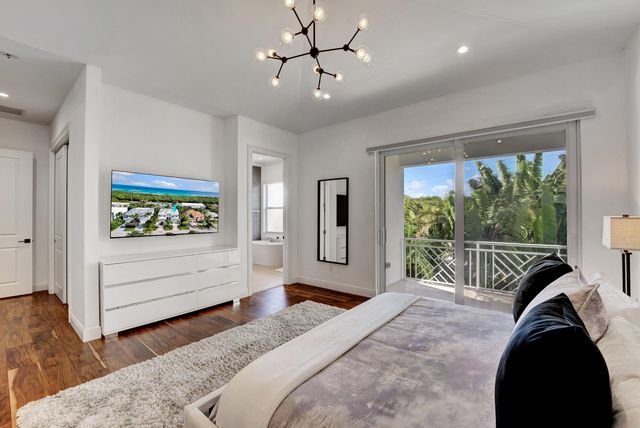 500 NE Wavecrest Way, Boca Raton, FL 33432