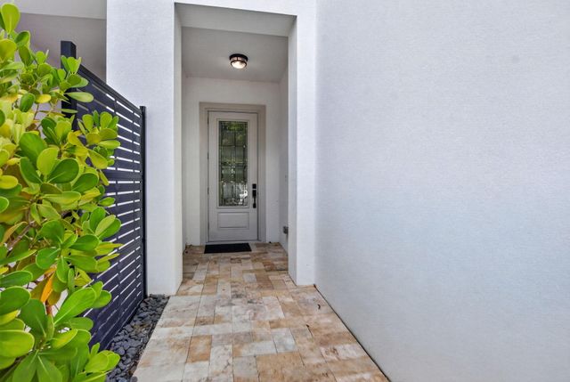 500 NE Wavecrest Way, Boca Raton, FL 33432