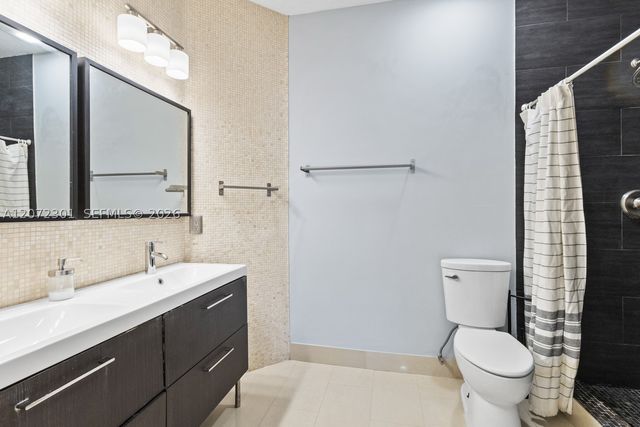 7809 NW 114th Path, Doral, FL 33178