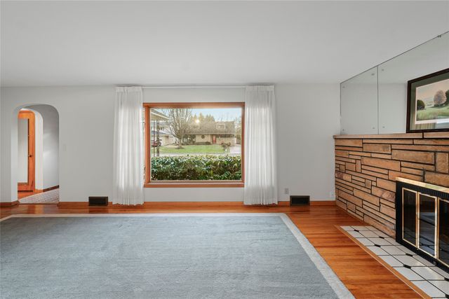 327 NEVADA Drive, Erie, PA 16505