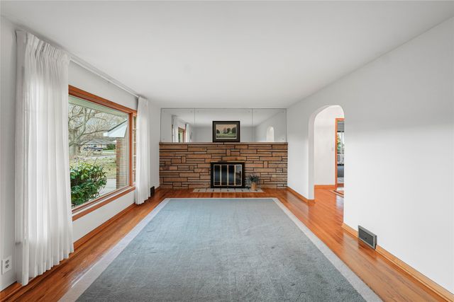 327 NEVADA Drive, Erie, PA 16505