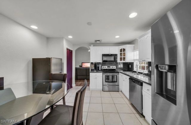 3024 NE 2nd AVE, Cape Coral, FL 33909