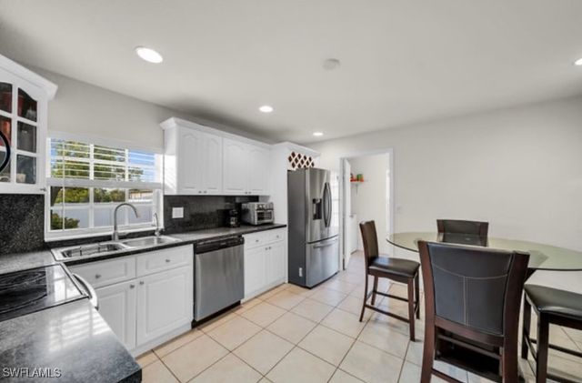 3024 NE 2nd AVE, Cape Coral, FL 33909