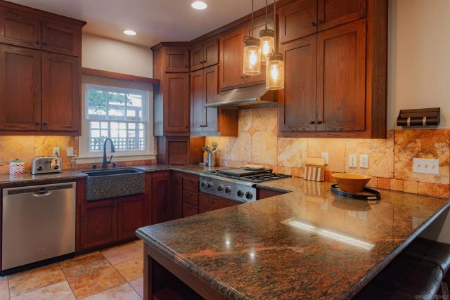 210 E 6th Ave, Escondido, CA 92025