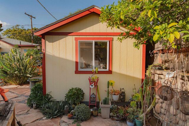 210 E 6th Ave, Escondido, CA 92025