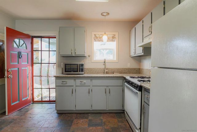 210 E 6th Ave, Escondido, CA 92025