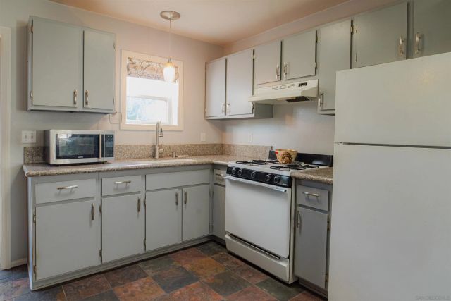210 E 6th Ave, Escondido, CA 92025