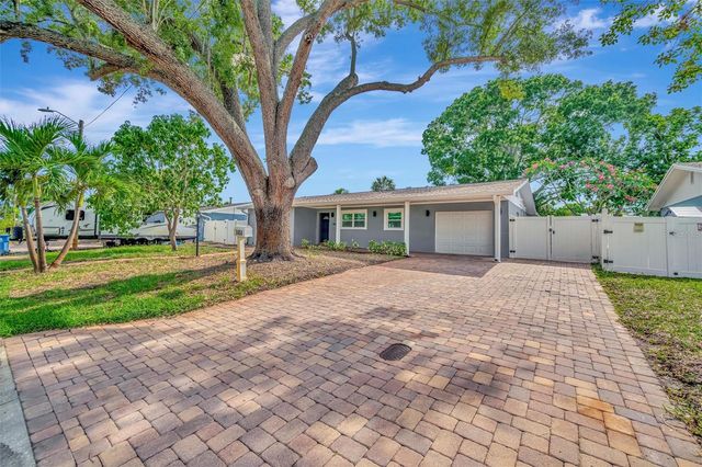 7454 LOCUST STREET NE, St Petersburg, FL 33702