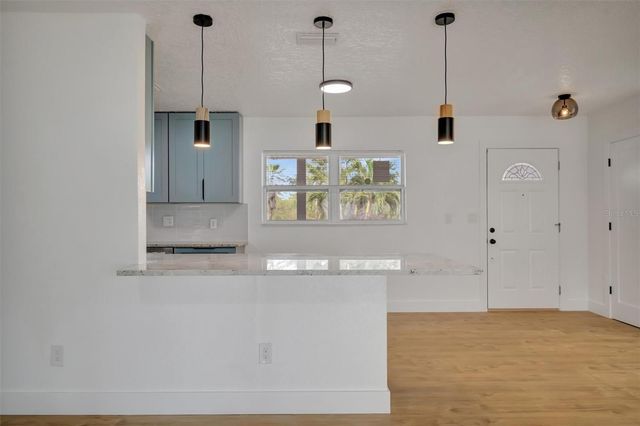 7454 LOCUST STREET NE, St Petersburg, FL 33702