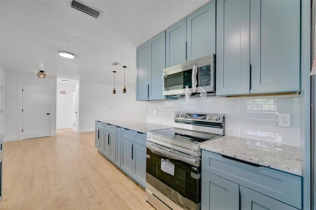 7454 LOCUST STREET NE, St Petersburg, FL 33702