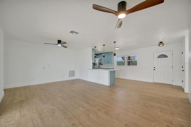 7454 LOCUST STREET NE, St Petersburg, FL 33702