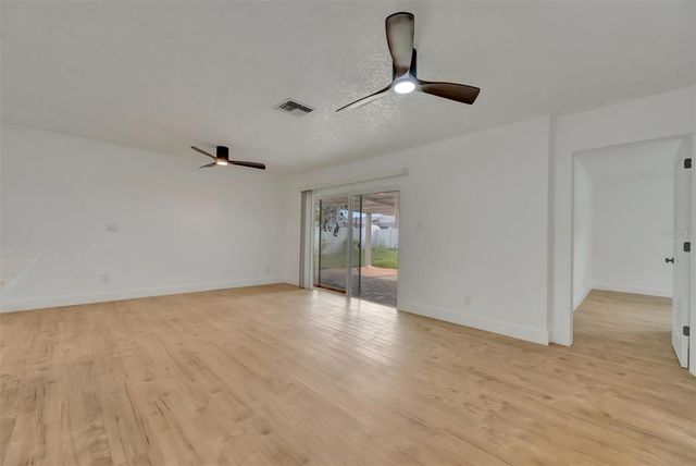 7454 LOCUST STREET NE, St Petersburg, FL 33702