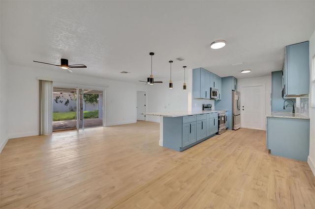 7454 LOCUST STREET NE, St Petersburg, FL 33702