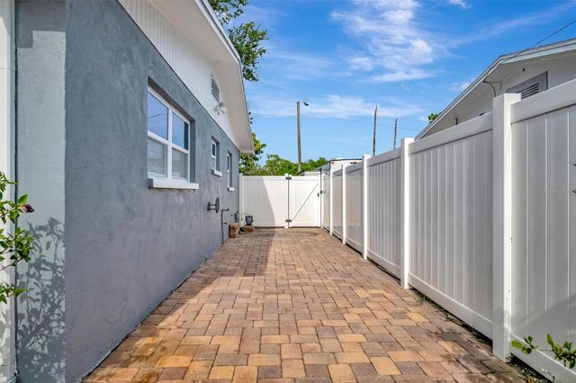 7454 LOCUST STREET NE, St Petersburg, FL 33702