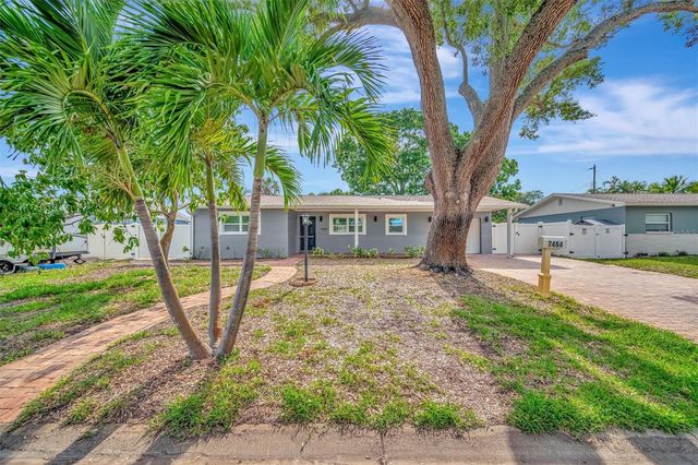 7454 LOCUST STREET NE, St Petersburg, FL 33702