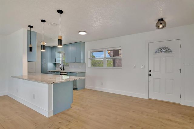 7454 LOCUST STREET NE, St Petersburg, FL 33702