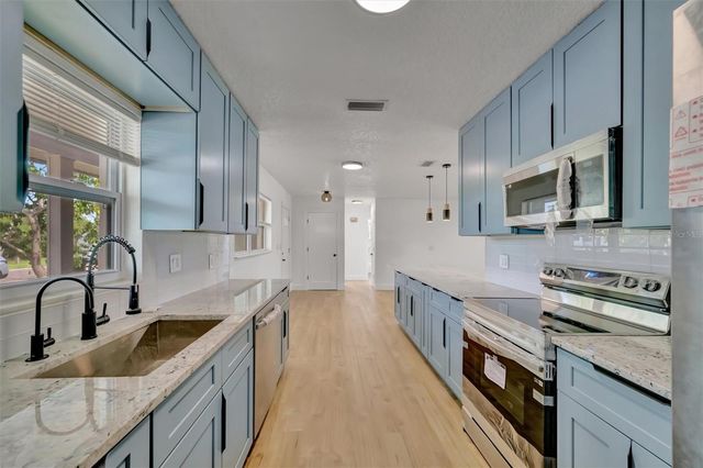 7454 LOCUST STREET NE, St Petersburg, FL 33702