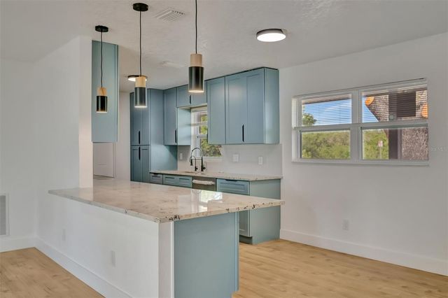 7454 LOCUST STREET NE, St Petersburg, FL 33702