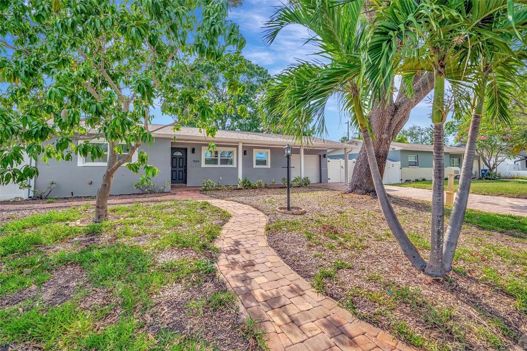 7454 LOCUST STREET NE, St Petersburg, FL 33702