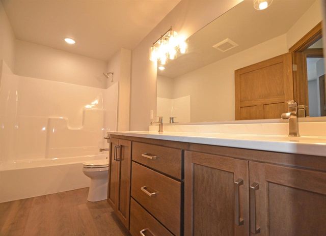 470 HURON ROAD, Green Bay, WI 54311