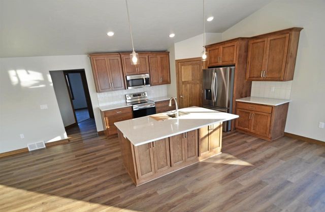 470 HURON ROAD, Green Bay, WI 54311