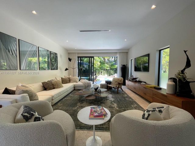 1443 W 21st St, Miami Beach, FL 33140