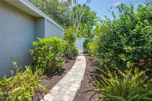 816 102nd AVE N, Naples, FL 34108
