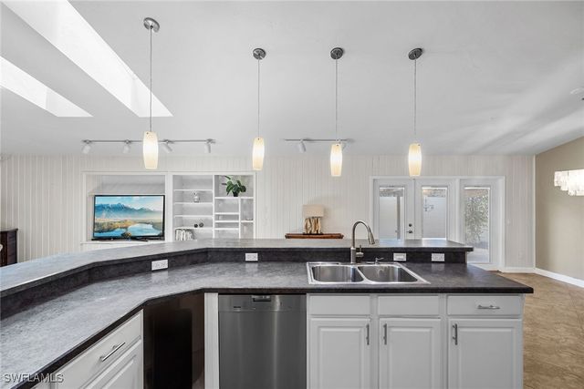 816 102nd AVE N, Naples, FL 34108