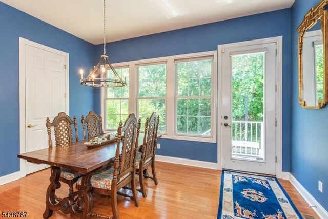 8 Bluffs Ct, Hamburg Boro, NJ 07419