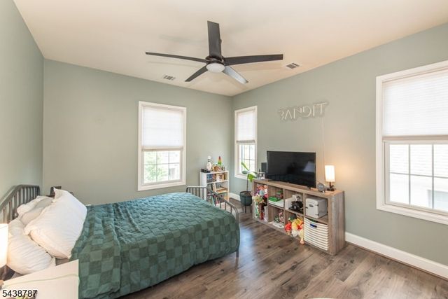 8 Bluffs Ct, Hamburg Boro, NJ 07419