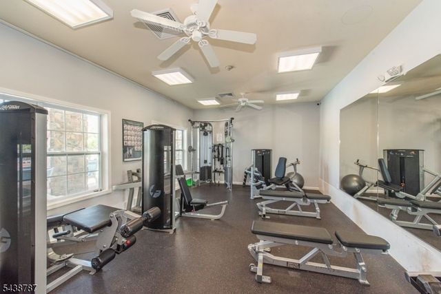 8 Bluffs Ct, Hamburg Boro, NJ 07419