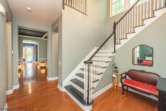 8 Bluffs Ct, Hamburg Boro, NJ 07419