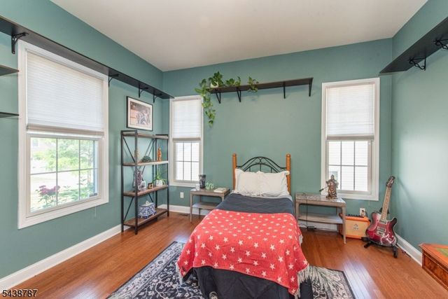 8 Bluffs Ct, Hamburg Boro, NJ 07419