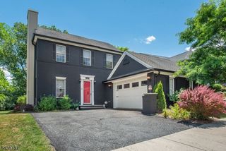 8 Bluffs Ct, Hamburg Boro, NJ 07419