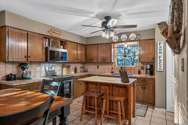 9707 WINDWOOD DR, Boerne, TX 78006