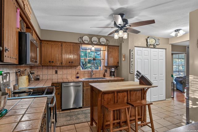 9707 WINDWOOD DR, Boerne, TX 78006