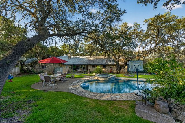 9707 WINDWOOD DR, Boerne, TX 78006