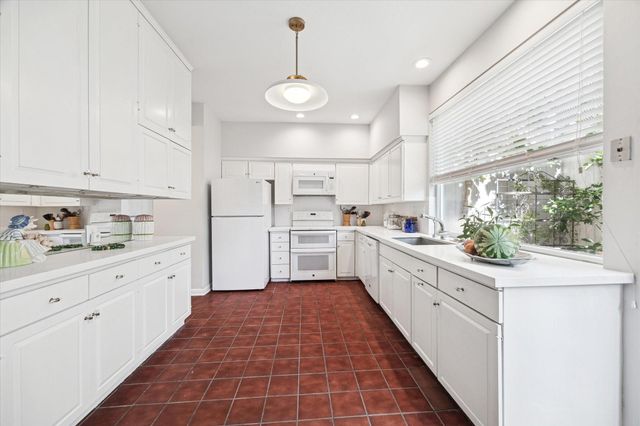 5818 Valley Forge Drive 108, Houston, TX 77057