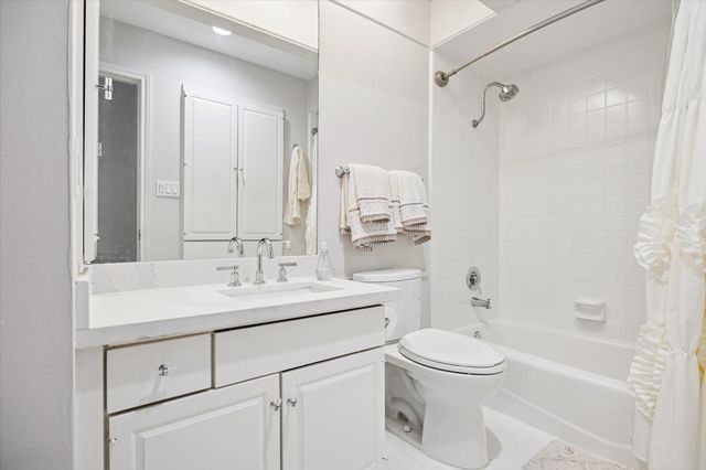 5818 Valley Forge Drive 108, Houston, TX 77057